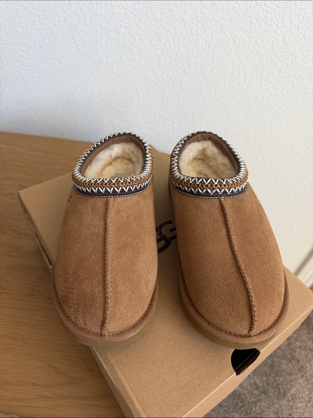 UGG Womem Chestnut Suede Shearling-Lined Slip-On Slippers Size 5